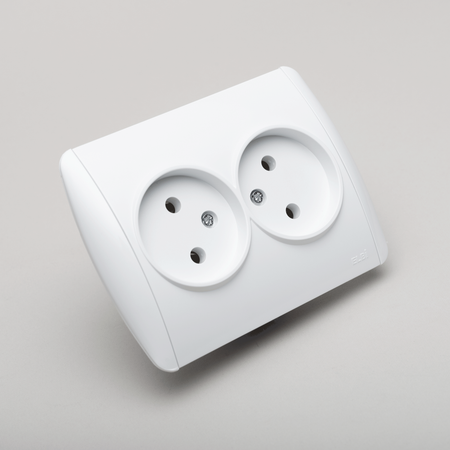 Priză dublă Schuko 16 A 230 V alb pentru montaj încastrat Zirve