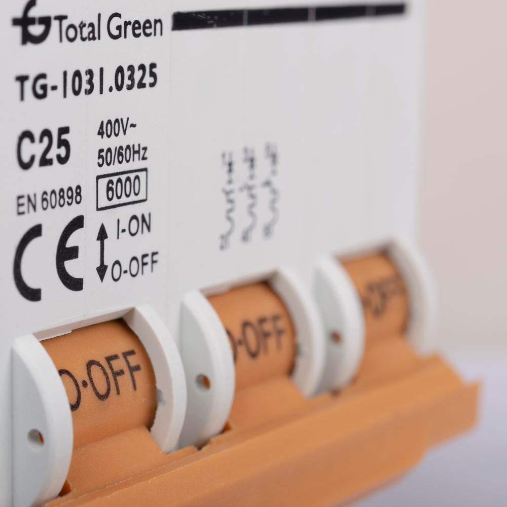 Întreruptor automat tripolar Total Green TG-1031.0325 de 25 A cu curbă C