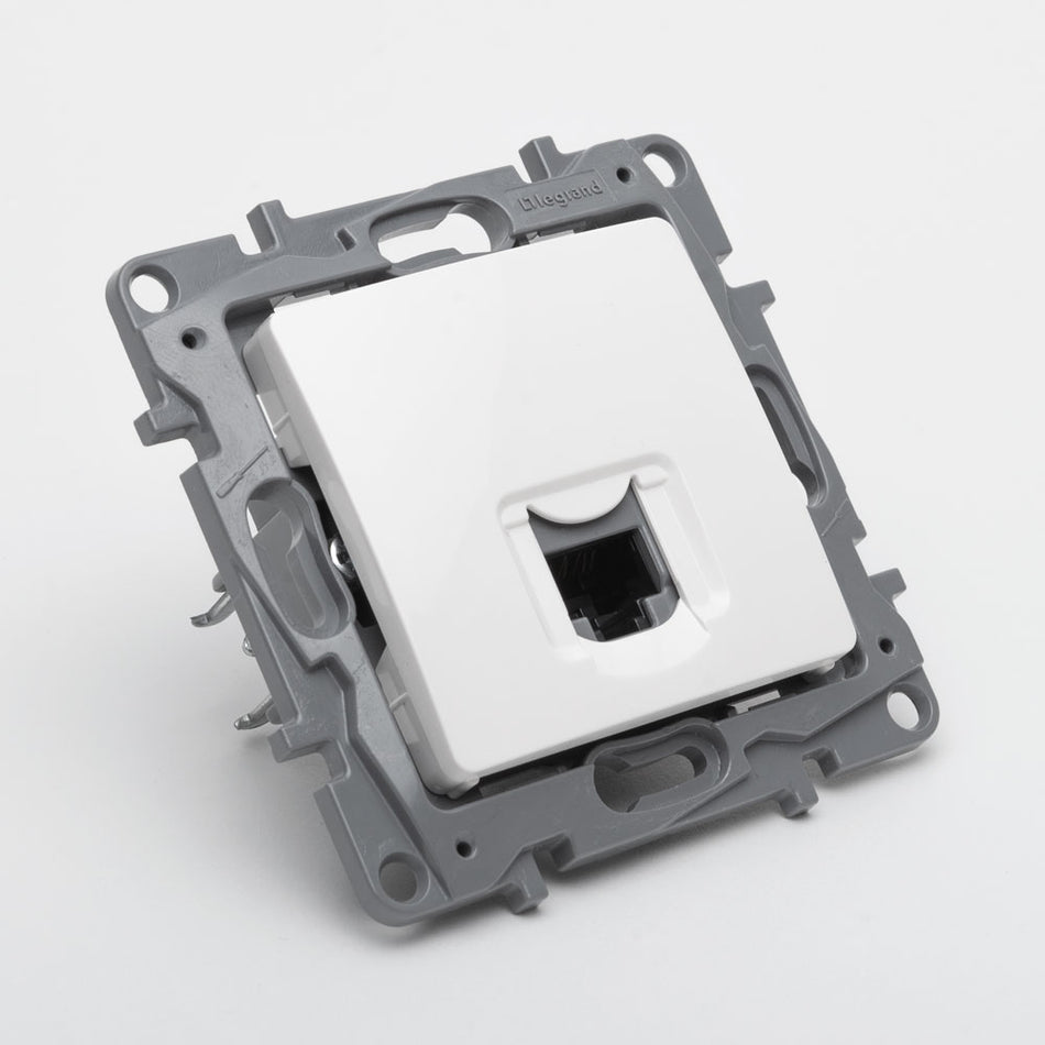 Priză date RJ45 alb, gamă Salbei, montaj încastrat