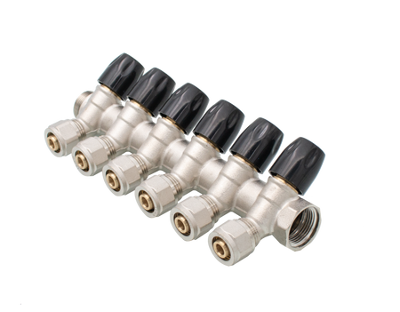 Distribuitor unghiular din alamă cromată cu 6 căi și filet lateral 3/4″, echipat cu euroconuri 16 × 2 × 1/2″