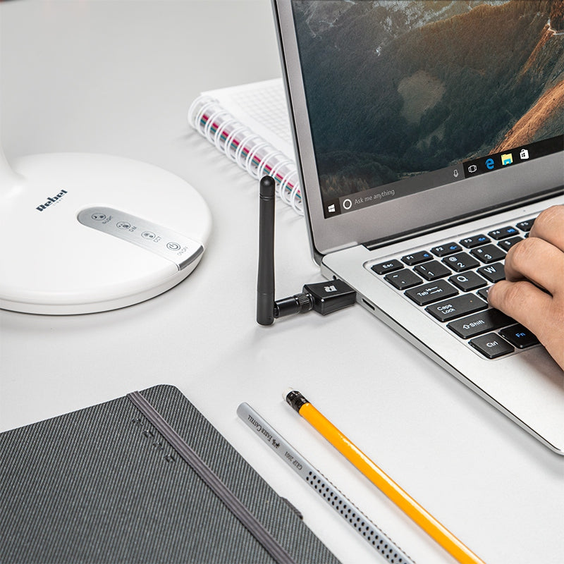 Adaptor USB WiFi cu antenă externă de 2 dBi pe benzi de 2,4/5 GHz Rebel KOM0640-5