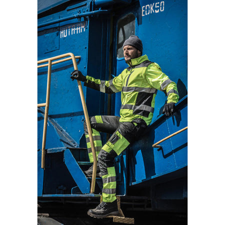 Pantaloni reflectorizanți slim fit LAHTI PRO cu benzi reflectorizante, 8 buzunare, EN ISO 20471 și cod furnizor public