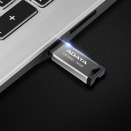 Memorie USB UV250 de 16 GB USB 2.0 cu carcasă metalică Adata PLYFD16GUV250