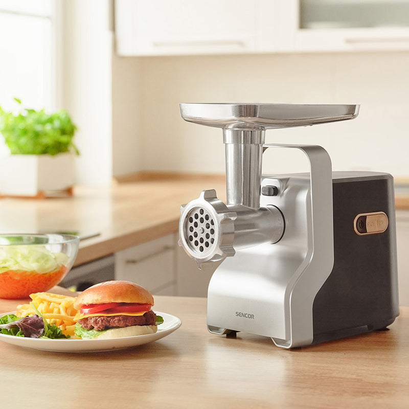 Mașină de tocat carne 700 W cu accesorii Sencor