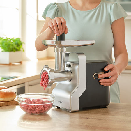 Mașină de tocat carne 700 W cu accesorii Sencor