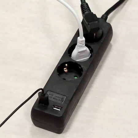 Prelungitor 3 Cai + 2usb 1.5m(3g1.5mm2) Negru
