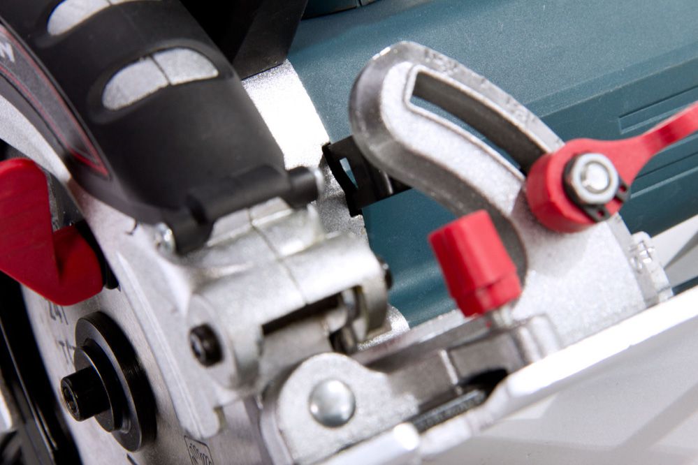 Fierăstrău circular manual TRYTON, motor puternic, protecție ajustabilă