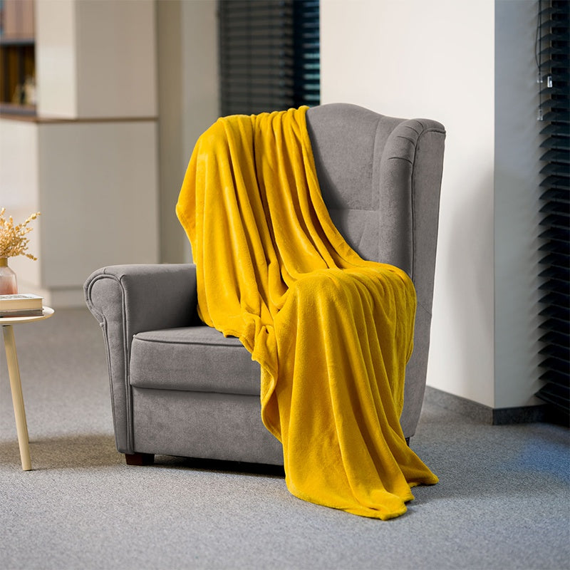 Pătură fleece galbenă 150 × 200 cm din poliester 220 g/m² Teesa TSA8901-3