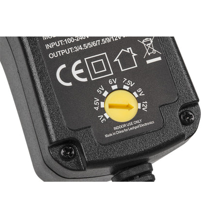 Alimentator stabilizat universal cu tensiune reglabilă 3-12 V și 6 mufe Kemot URZ1187