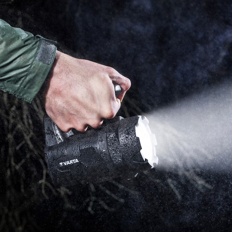 Lanternă BL20 PRO Indestructible de 400 lm cu distanță de iluminare de 400 m Varta VAR-BL20PRO