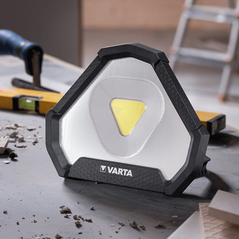 Lanternă de lucru cu LED COB Workflex Stadium de 1450 lm cu acumulator Varta VAR-WFS