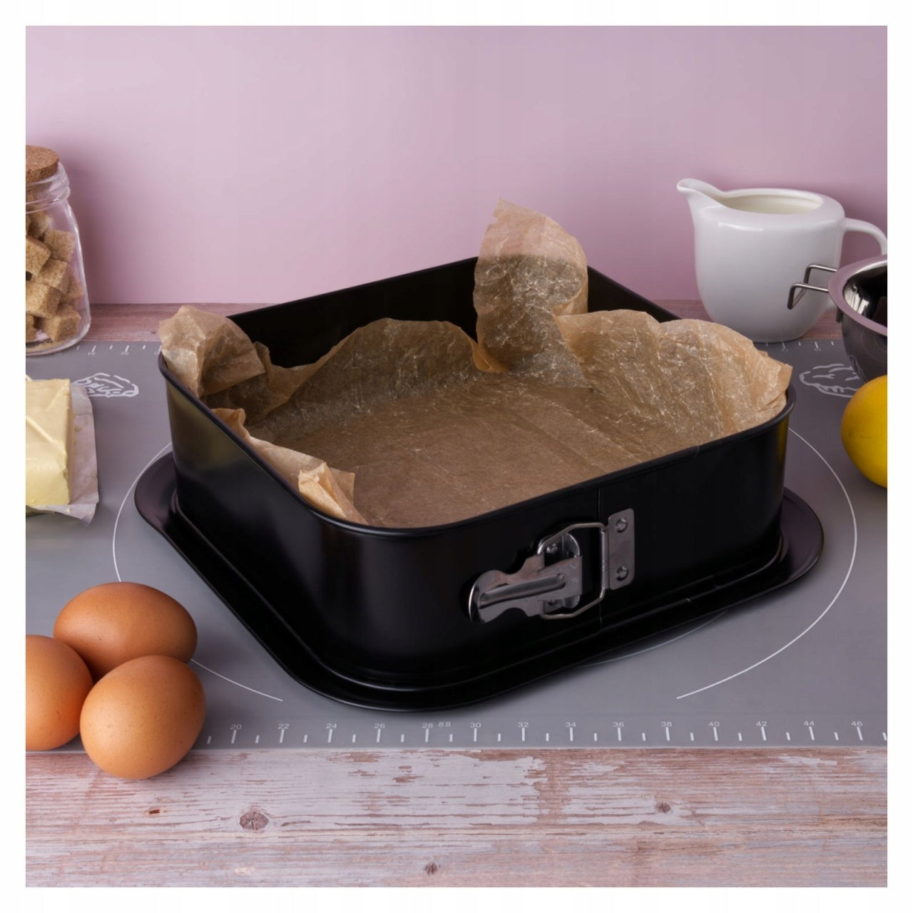 Forma tort 24×24×6 cm non-stick cu bază detașabilă, negru SNB 87867