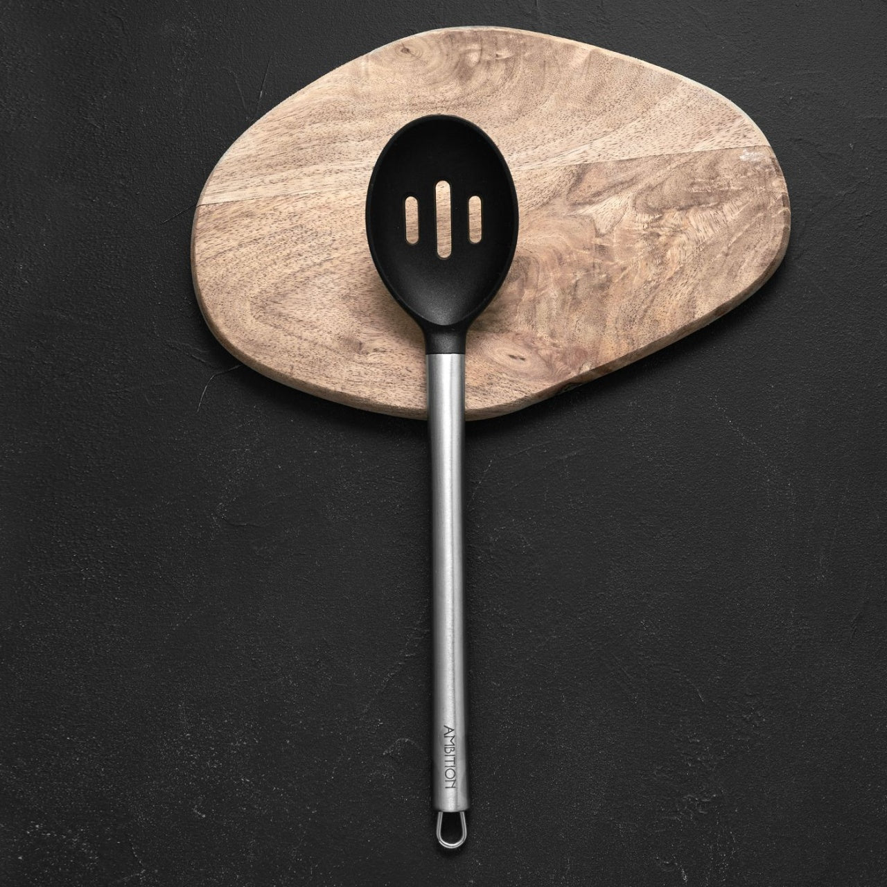 Lingură cu mâner inox, Solvi – ideală pentru vase delicate Ambition 96837