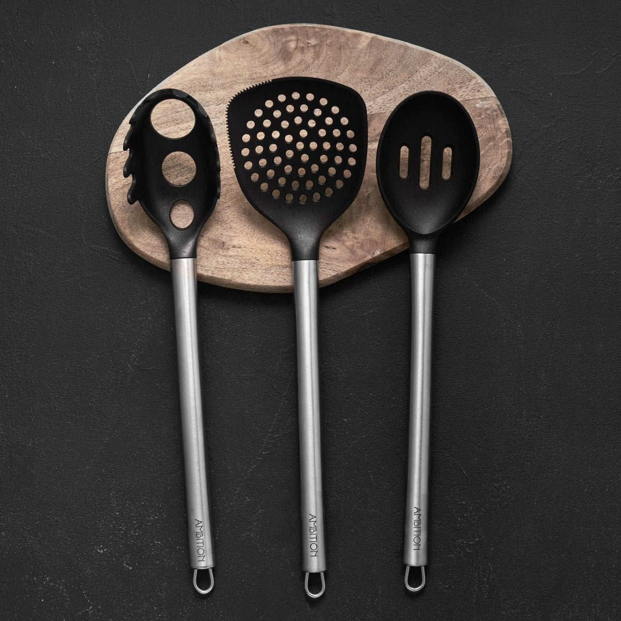 Lingură spaghetti cu mâner inox, Solvi – nailon rezistent, design elegant. Ambition 96836